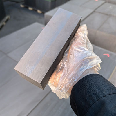Grafite da spazzolamento a carbonio stampato 1,6 g/Cm3 - 1,9 g/Cm3 Blocco di grafite isostatico